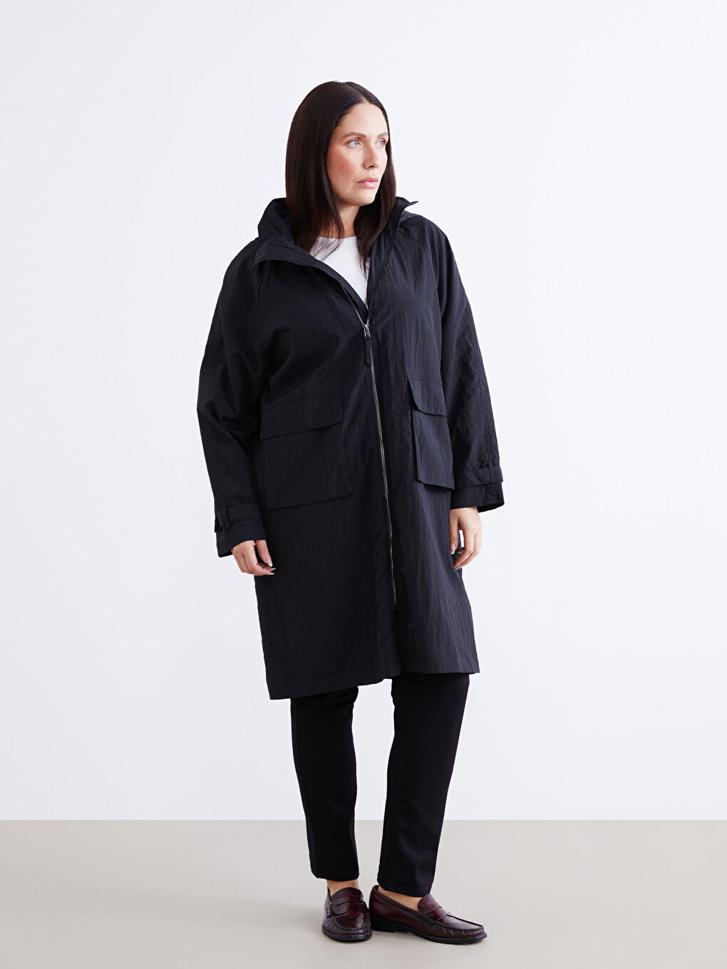 Siyah Kapüşonlu Kadın Yağmurluk-6