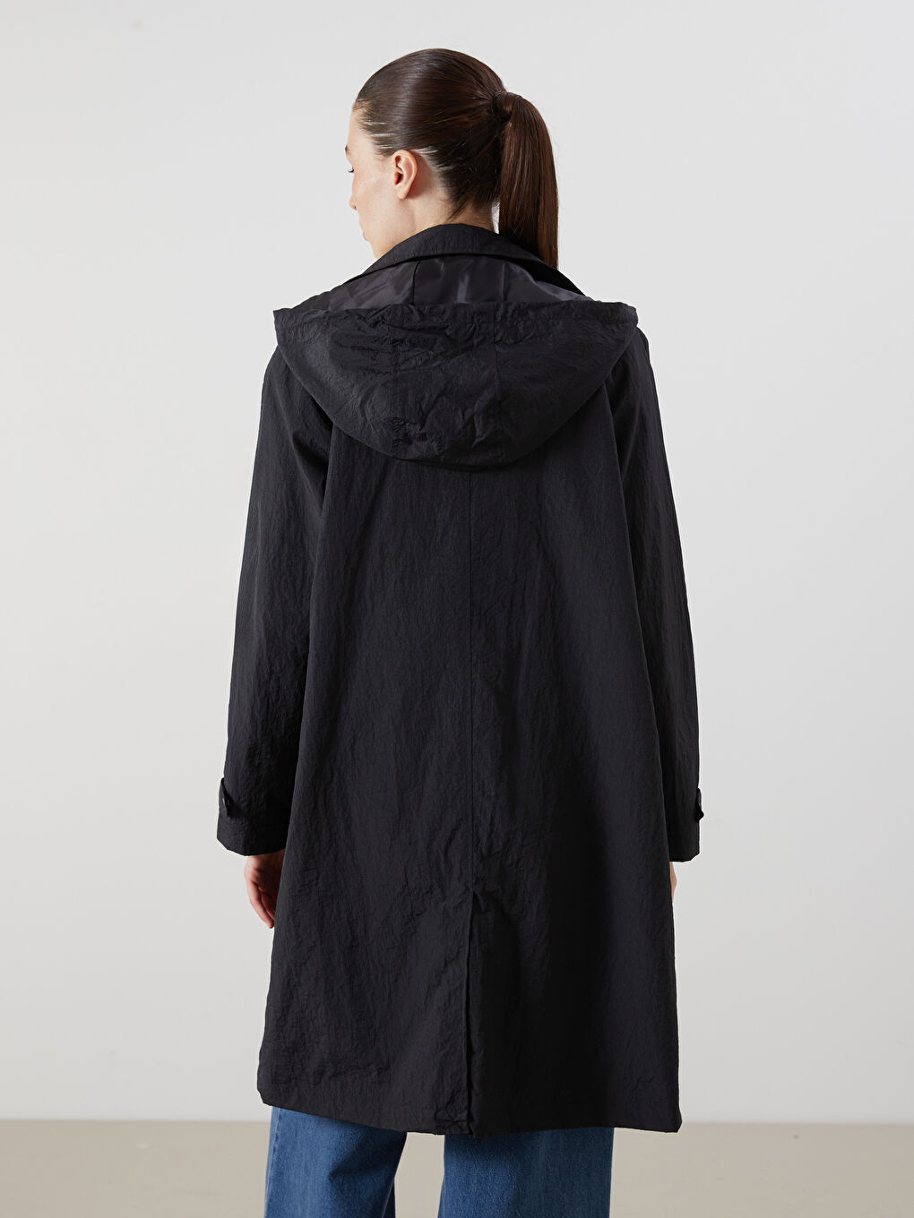 Siyah Kapüşonlu Kadın Yağmurluk-5