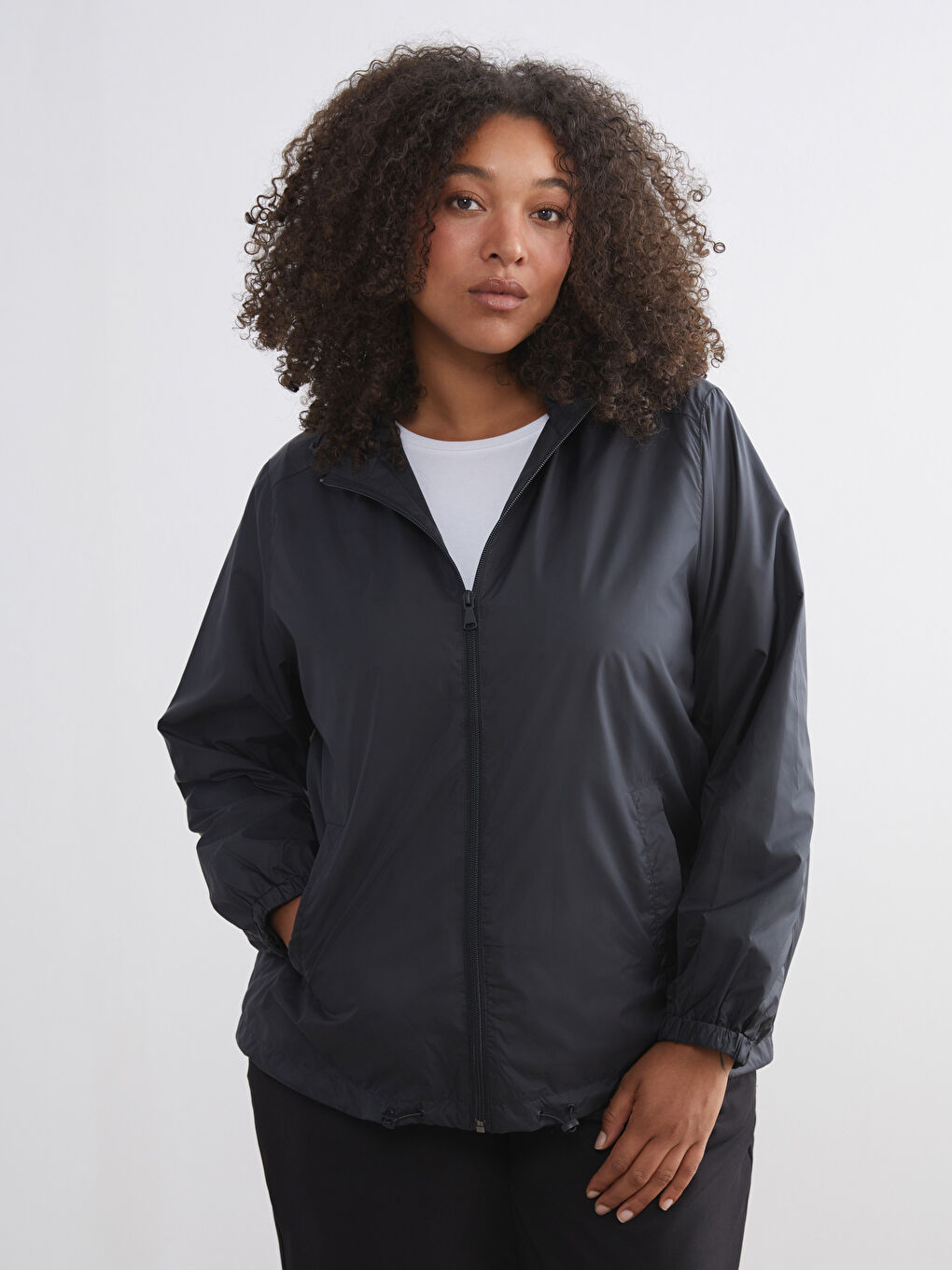 Siyah Kapüşonlu Kadın Yağmurluk-1