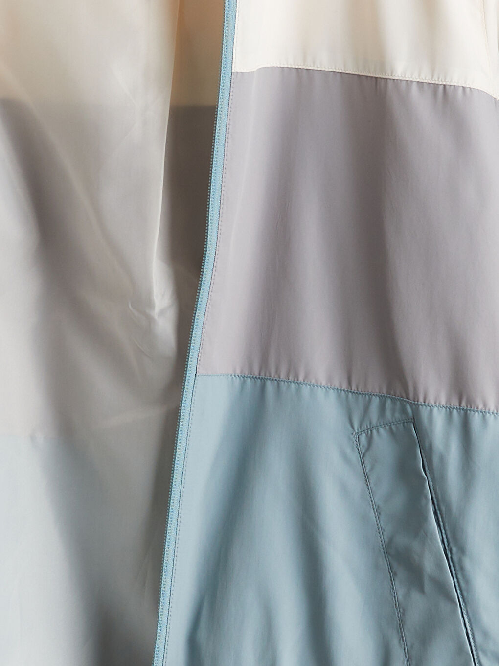 Mavi Kapüşonlu Renk Bloklu Kadın Yağmurluk-8