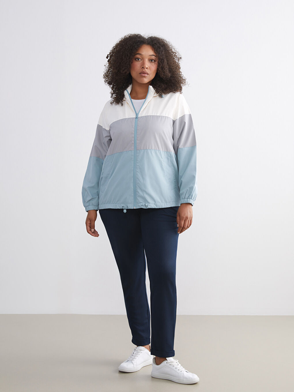 Mavi Kapüşonlu Renk Bloklu Kadın Yağmurluk-6