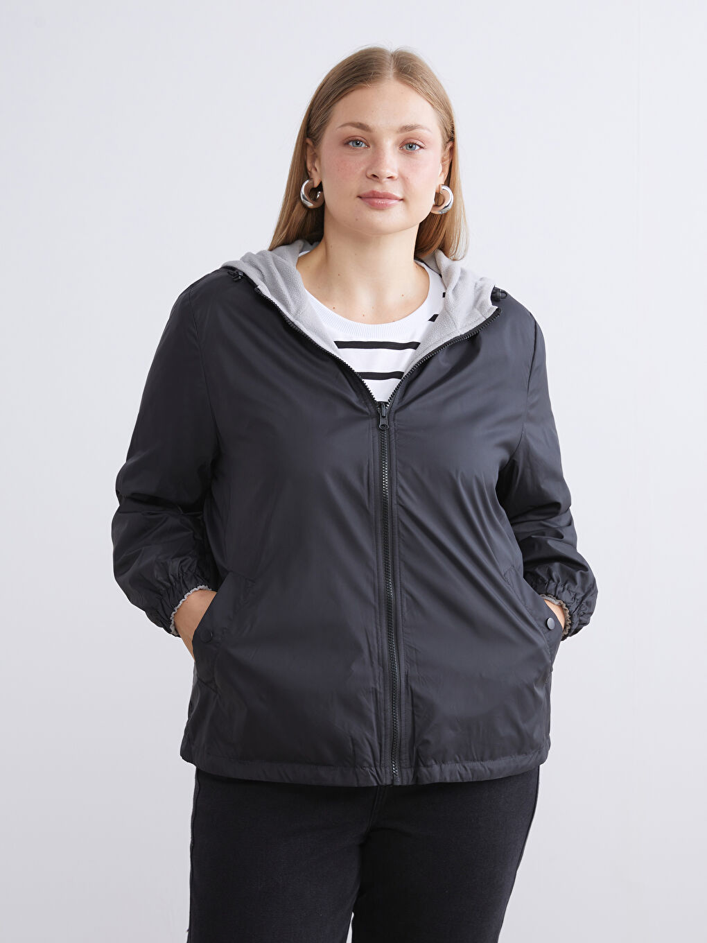 Siyah Kapüşonlu Düz Çift Taraflı Kadın Mont-1