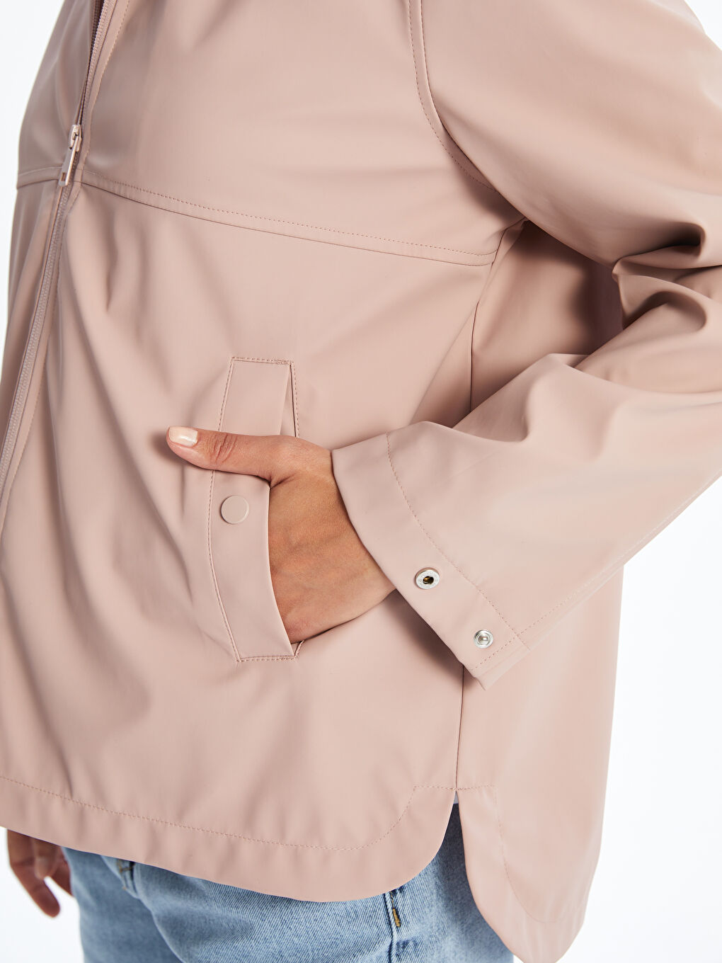 Pembe Kapüşonlu Deri Görünümlü Kadın Yağmurluk-2