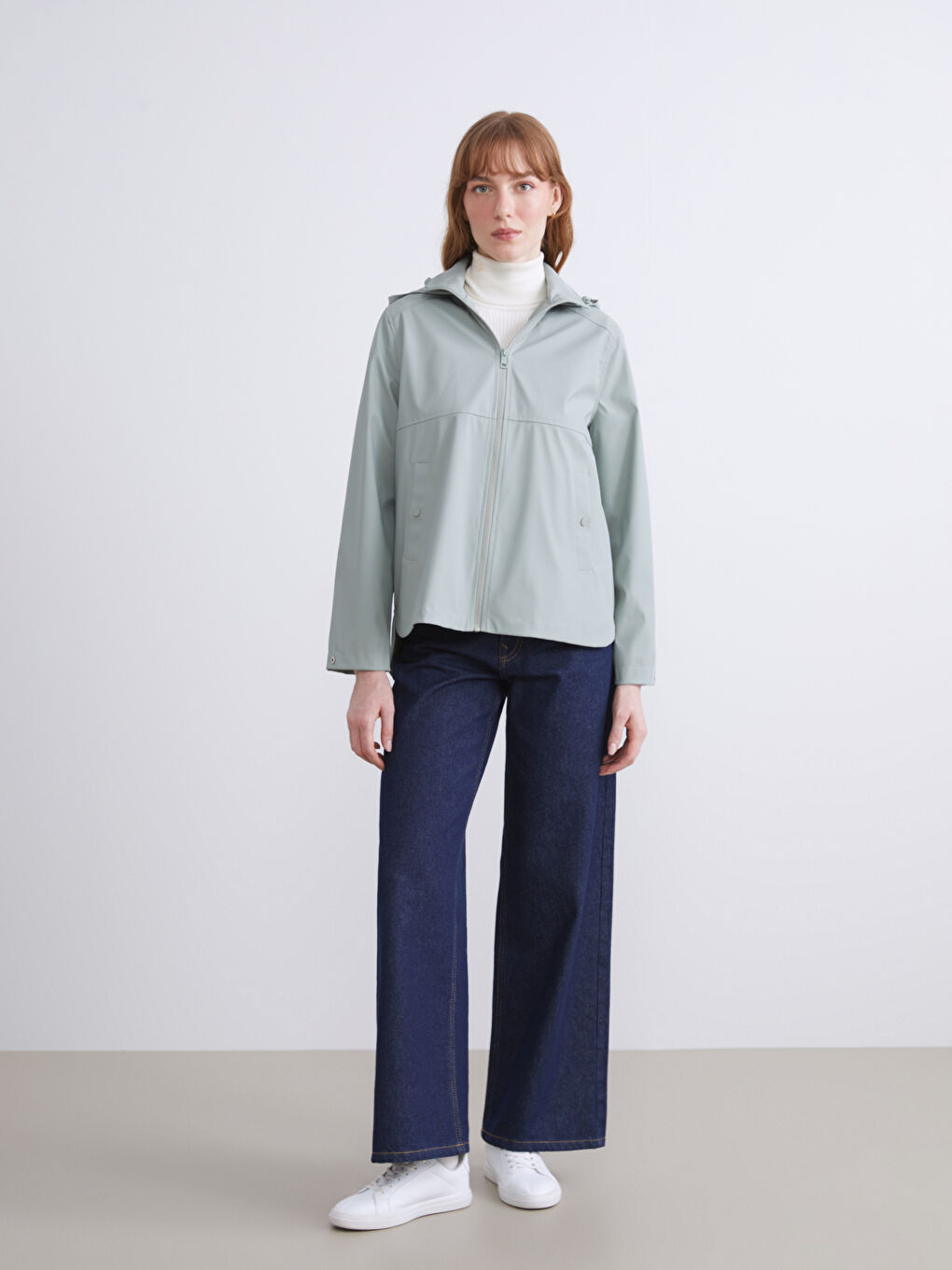 Haki Kapüşonlu Deri Görünümlü Kadın Yağmurluk-1