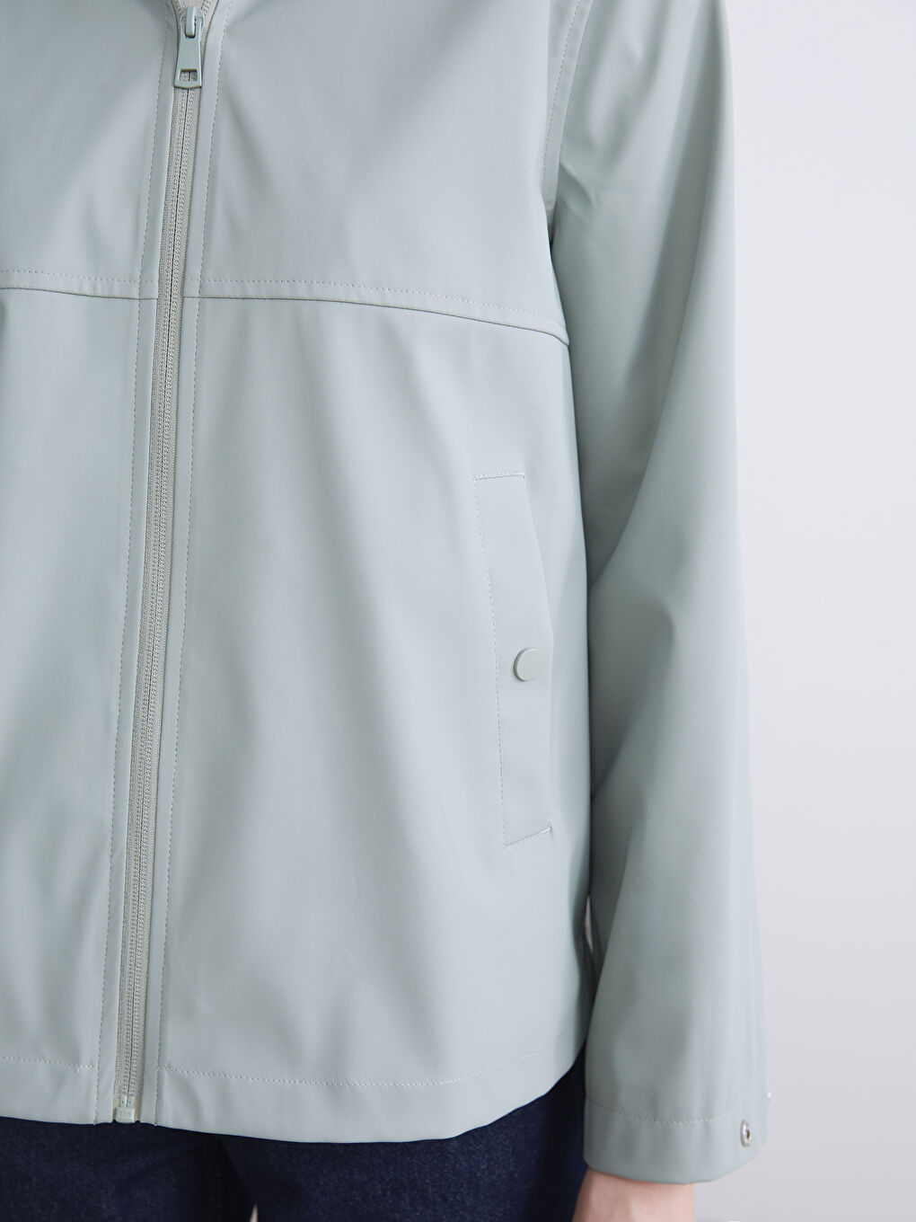 Haki Kapüşonlu Deri Görünümlü Kadın Yağmurluk-2