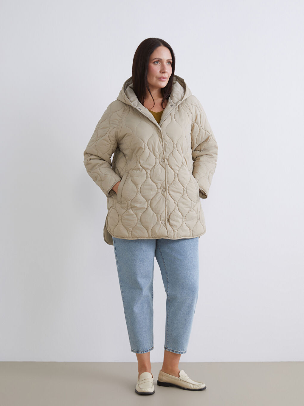 Bej Kapüşonlu Kapitone Oversize Kadın Şişme Mont-7