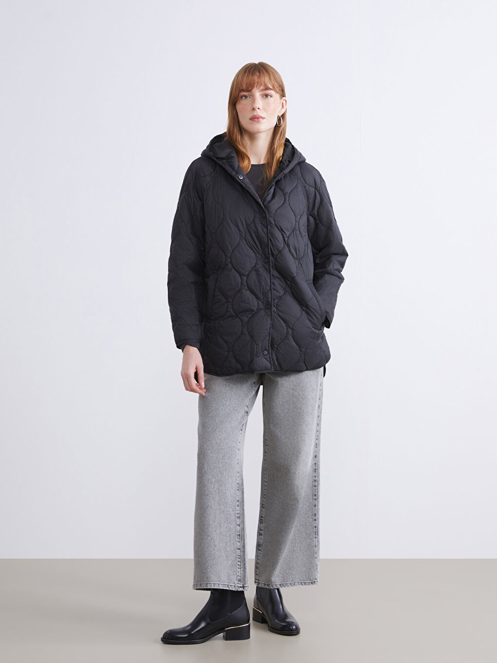 Siyah Kapüşonlu Kapitone Oversize Kadın Şişme Mont-2