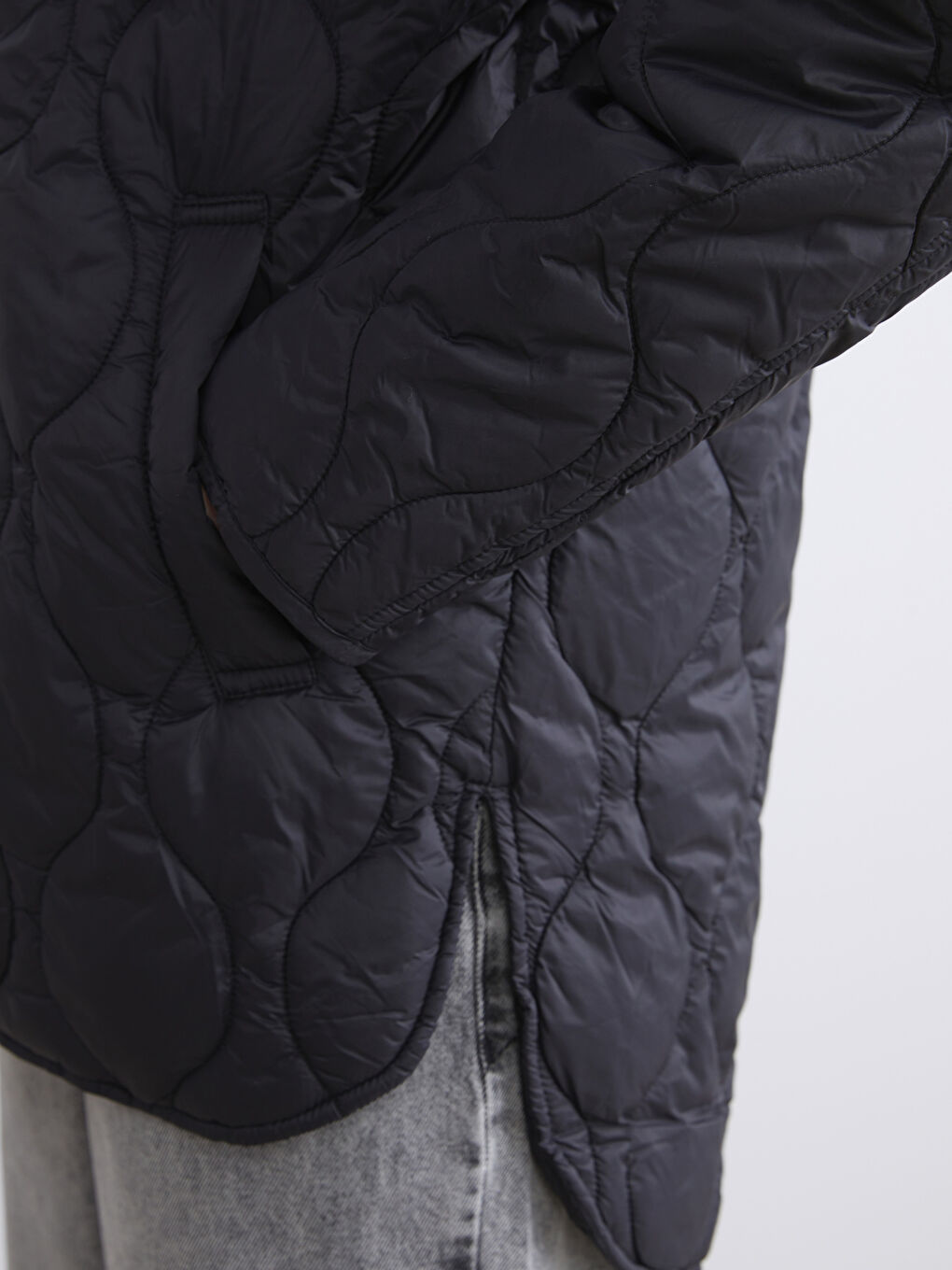 Siyah Kapüşonlu Kapitone Oversize Kadın Şişme Mont-3