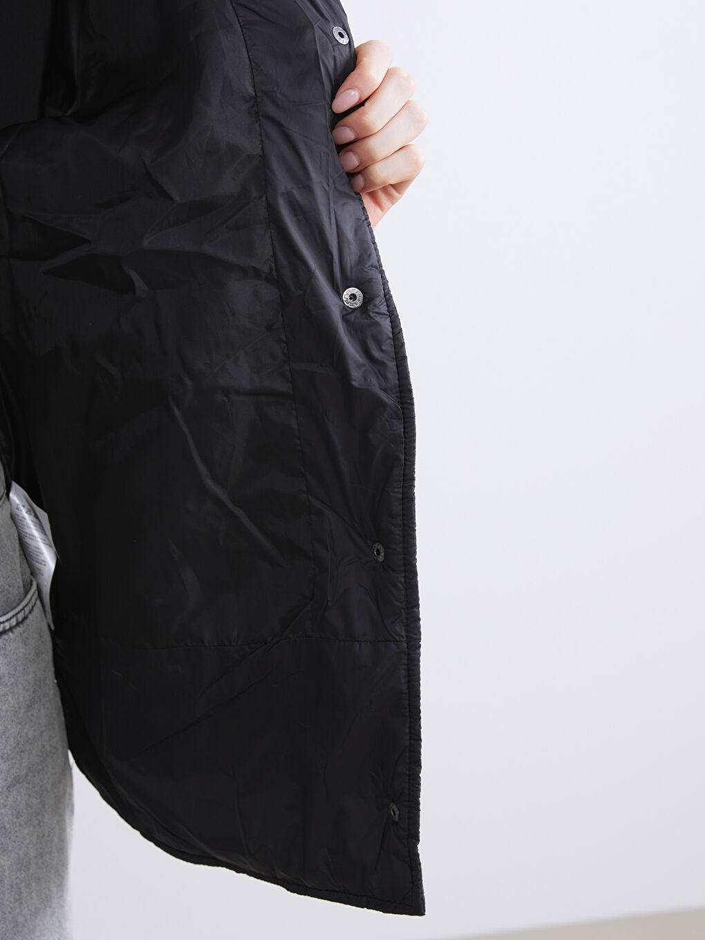 Siyah Kapüşonlu Kapitone Oversize Kadın Şişme Mont-4