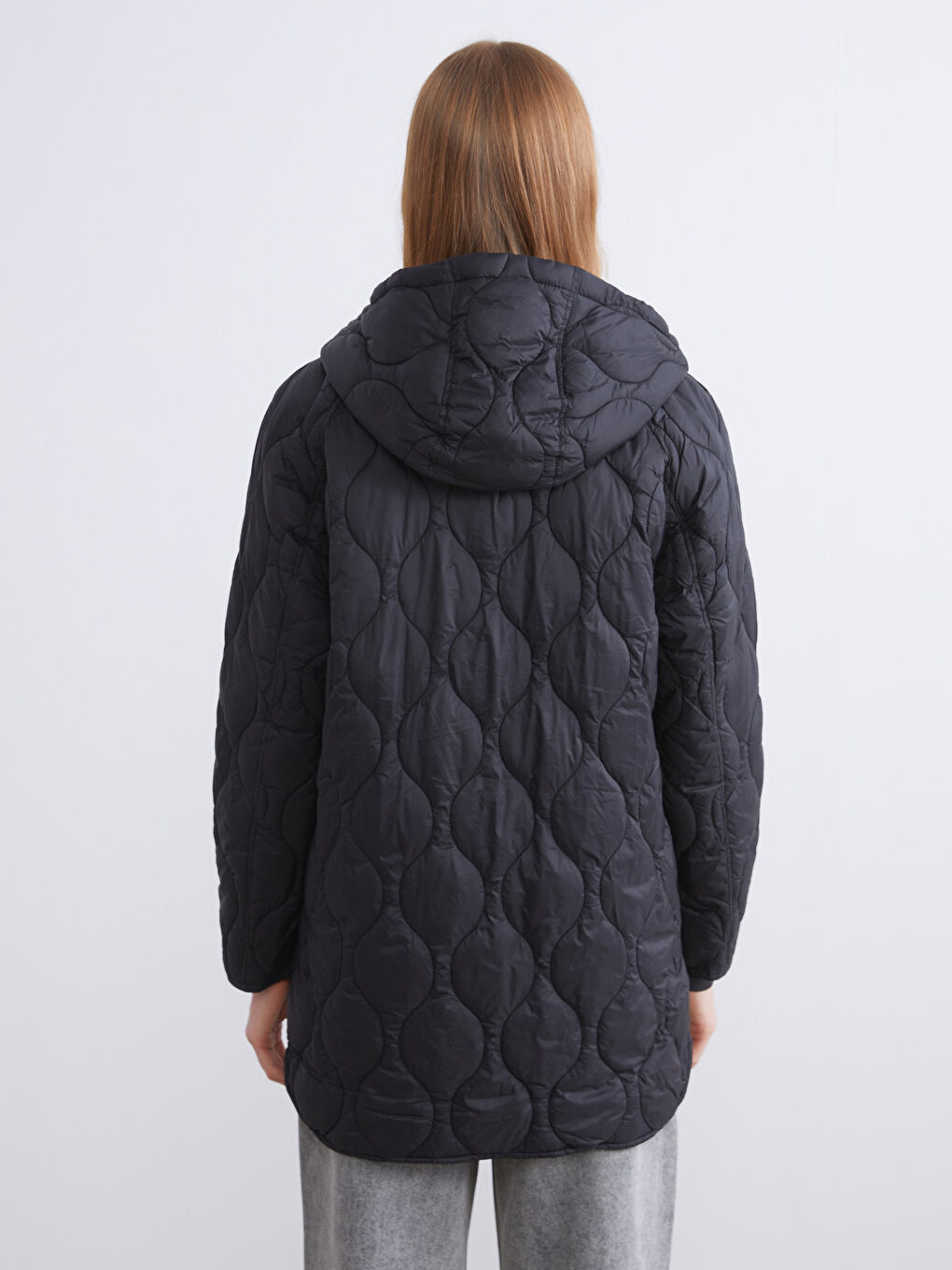 Siyah Kapüşonlu Kapitone Oversize Kadın Şişme Mont-5