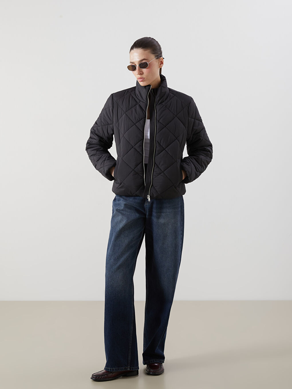 Siyah Dik Yaka Kadın Şişme Mont-1