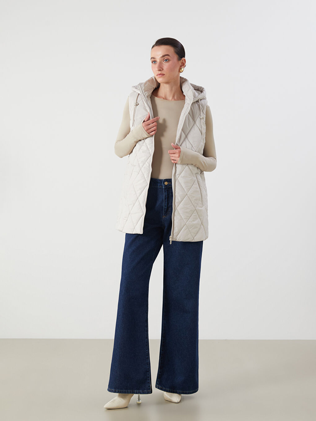 Gri Kapüşonlu Kapitone Kadın Şişme Yelek-1