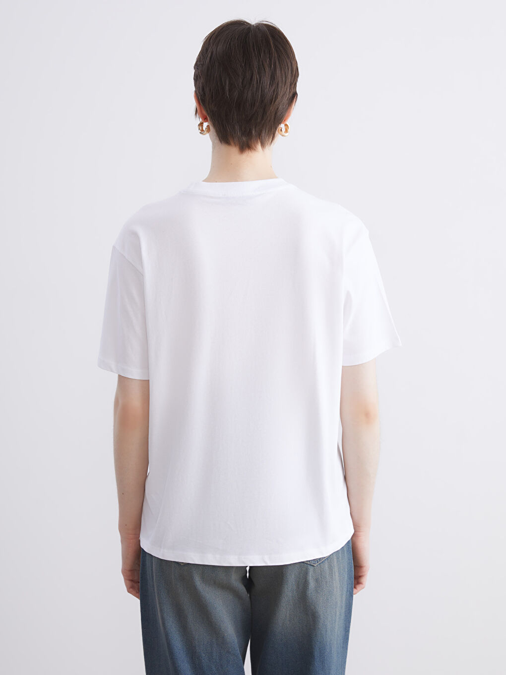 Beyaz Bisiklet Yaka Baskılı Oversize Kadın Tişört-4