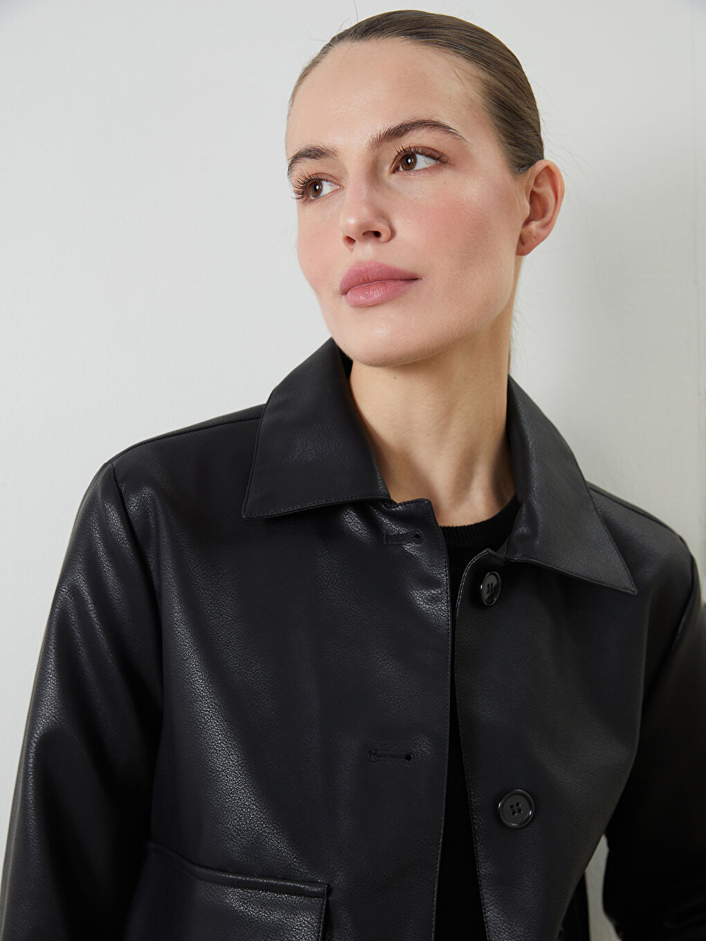 Siyah Gömlek Yaka Kadın Deri Görünümlü Ceket-1