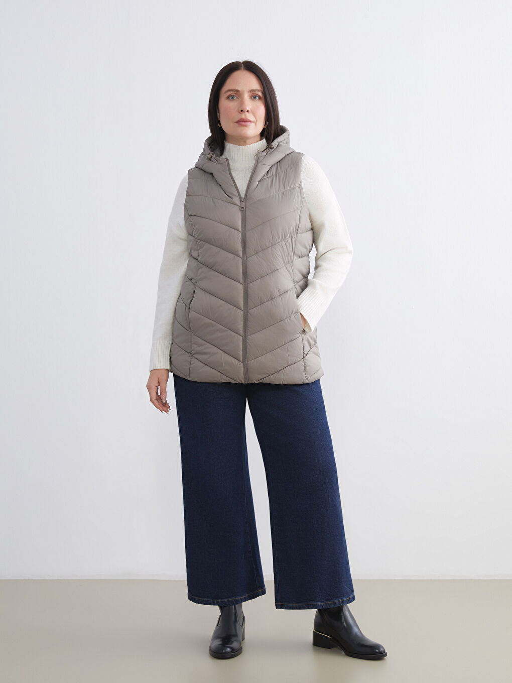 Kahverengi Kapüşonlu Kadın Şişme Yelek-7