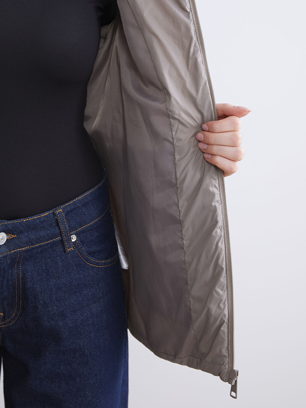 Kahverengi Kapüşonlu Kadın Şişme Yelek-5