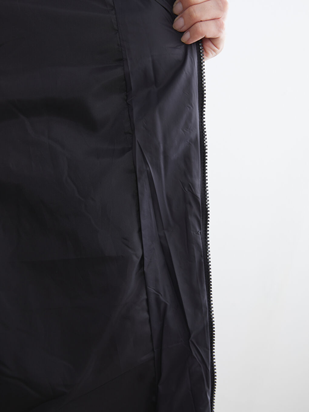 Siyah Kapüşonlu Kapitone Kadın Şişme Yelek-5