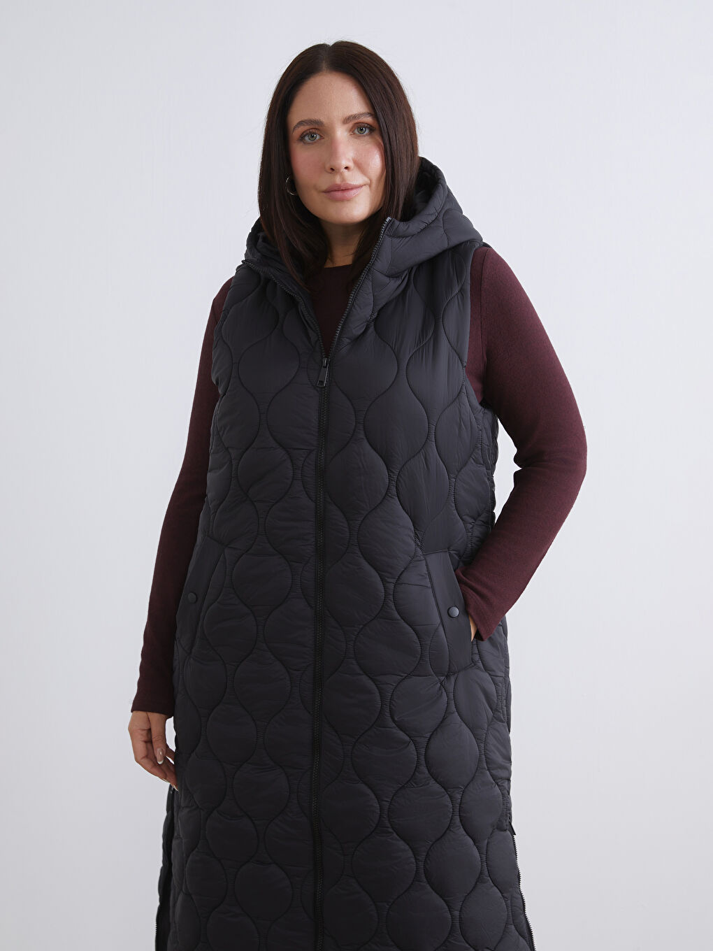 Siyah Kapüşonlu Kapitone Kadın Şişme Yelek-7