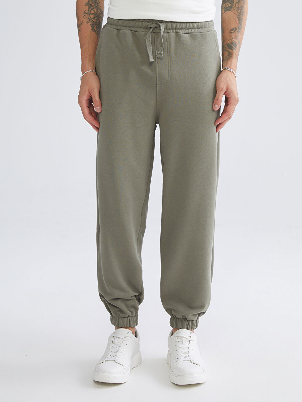 Haki Rahat Kalıp Erkek Jogger Eşofman Altı-1