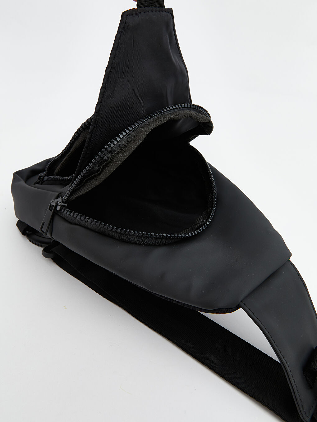 Siyah Fermuarlı Erkek Göğüs Çantası-3