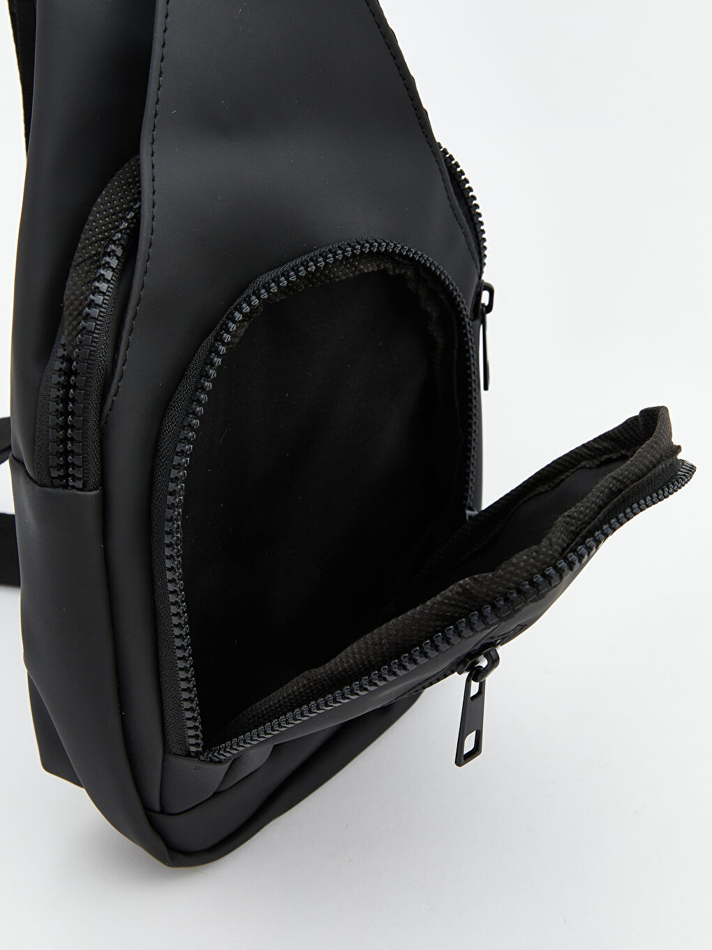 Siyah Fermuarlı Erkek Göğüs Çantası-4
