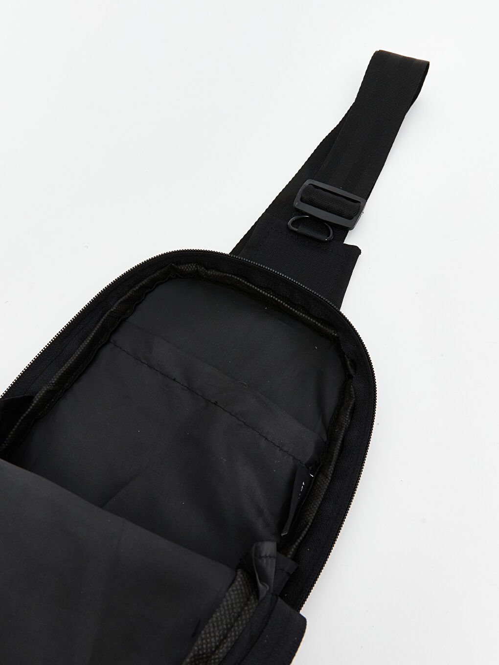 Siyah Fermuarlı Erkek Göğüs Çantası-3