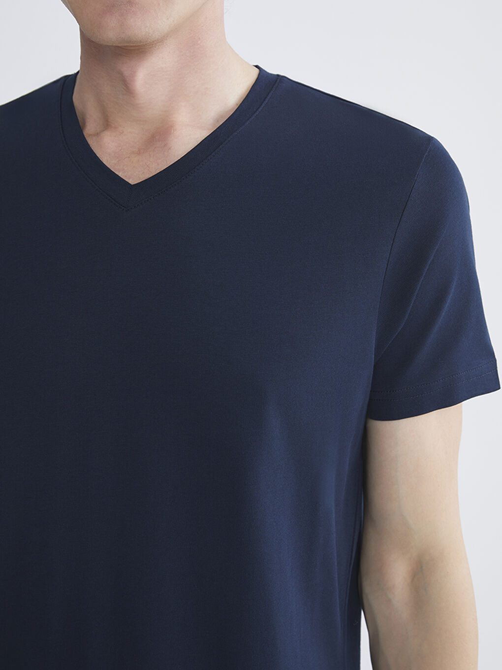 Lacivert V Yaka Penye Erkek Tişört-2