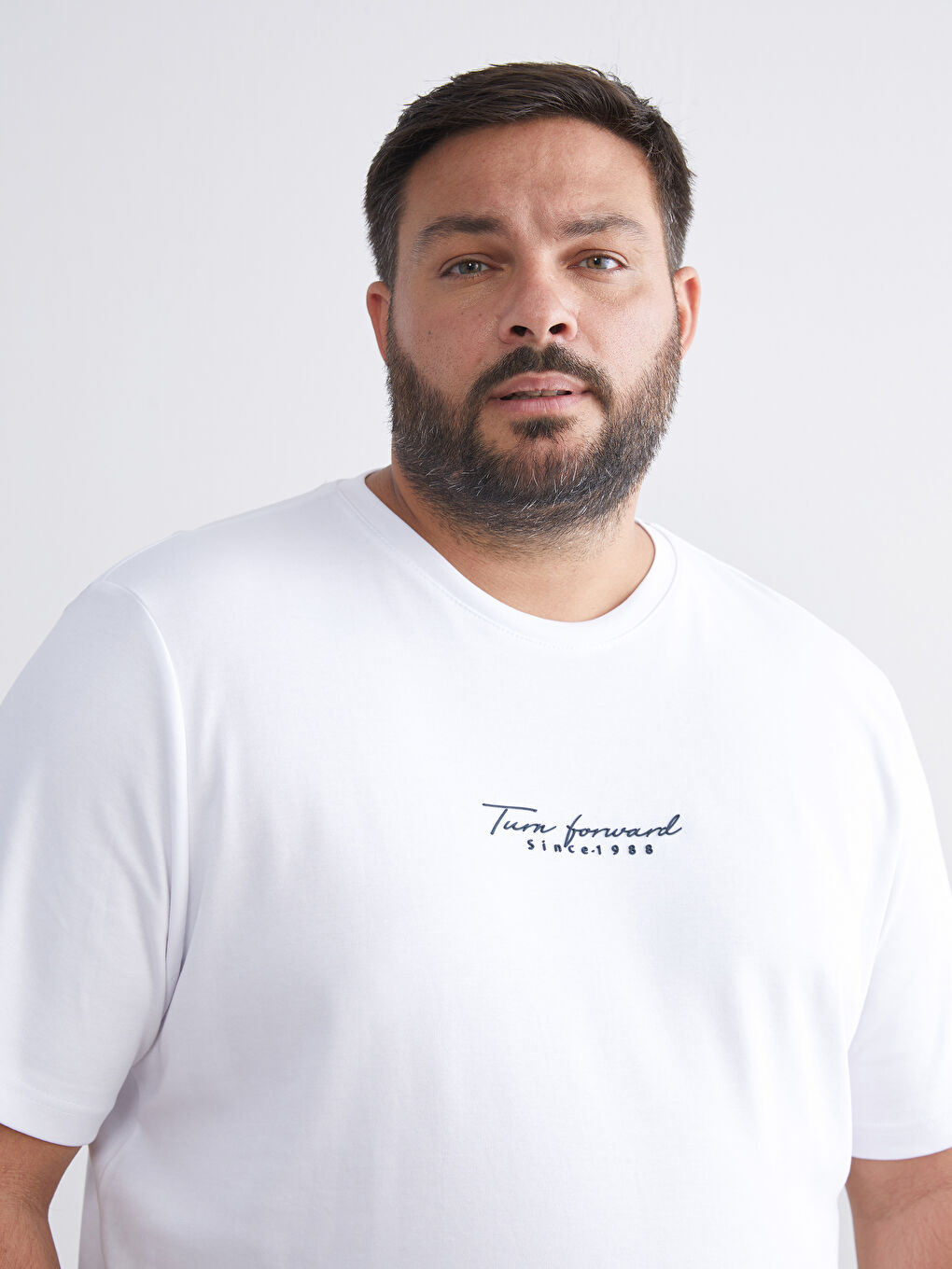 Beyaz Bisiklet Yaka Baskılı Erkek Tişört