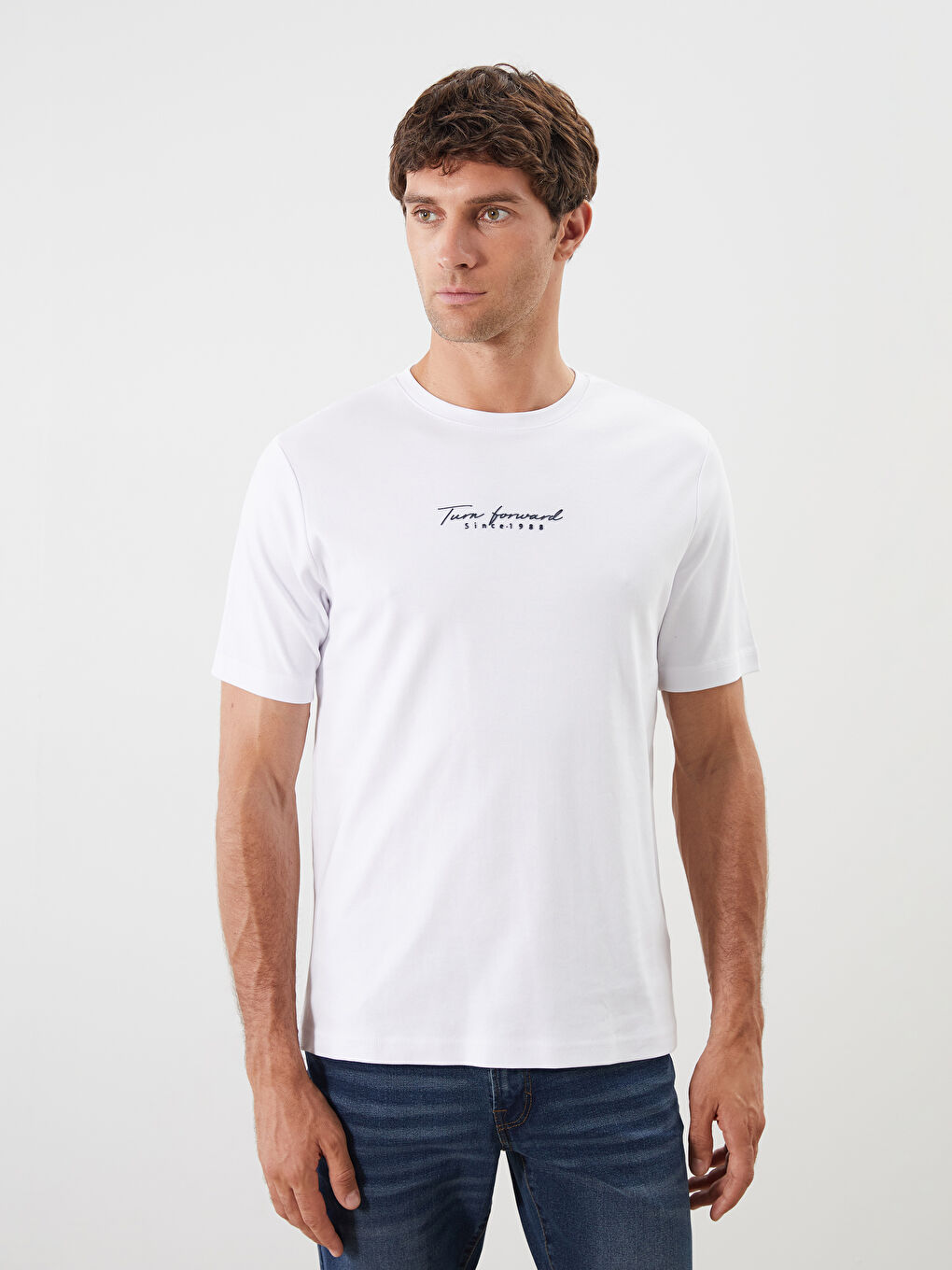 Beyaz Bisiklet Yaka Baskılı Erkek Tişört-1