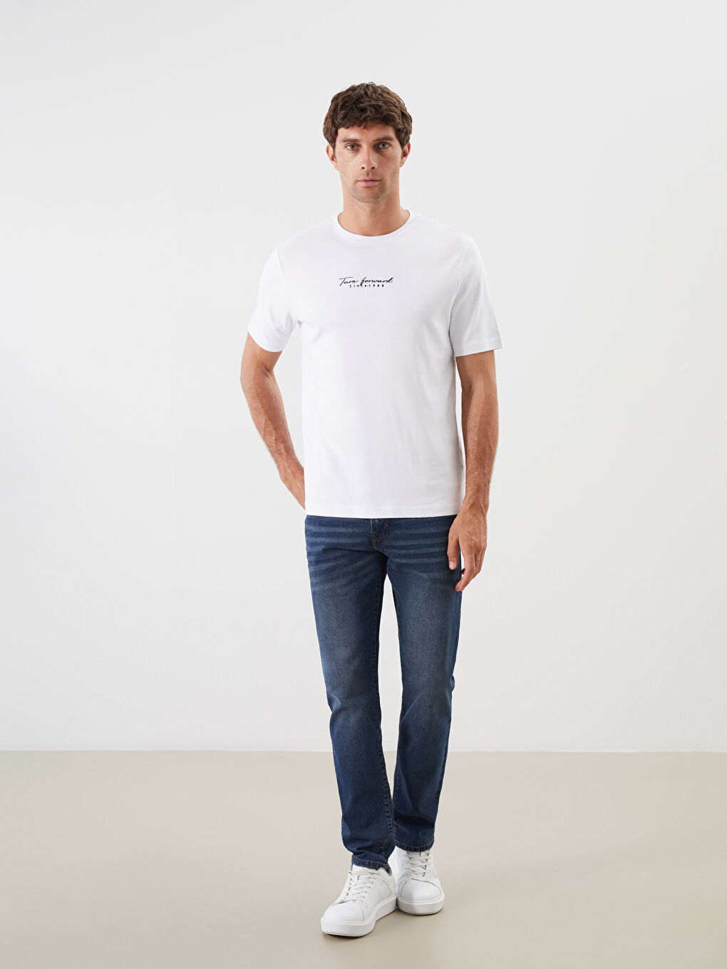 Beyaz Bisiklet Yaka Baskılı Erkek Tişört-2