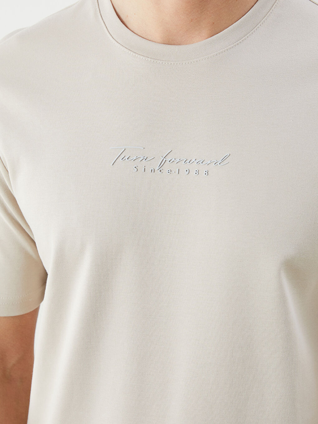 Bej Bisiklet Yaka Baskılı Erkek Tişört-2