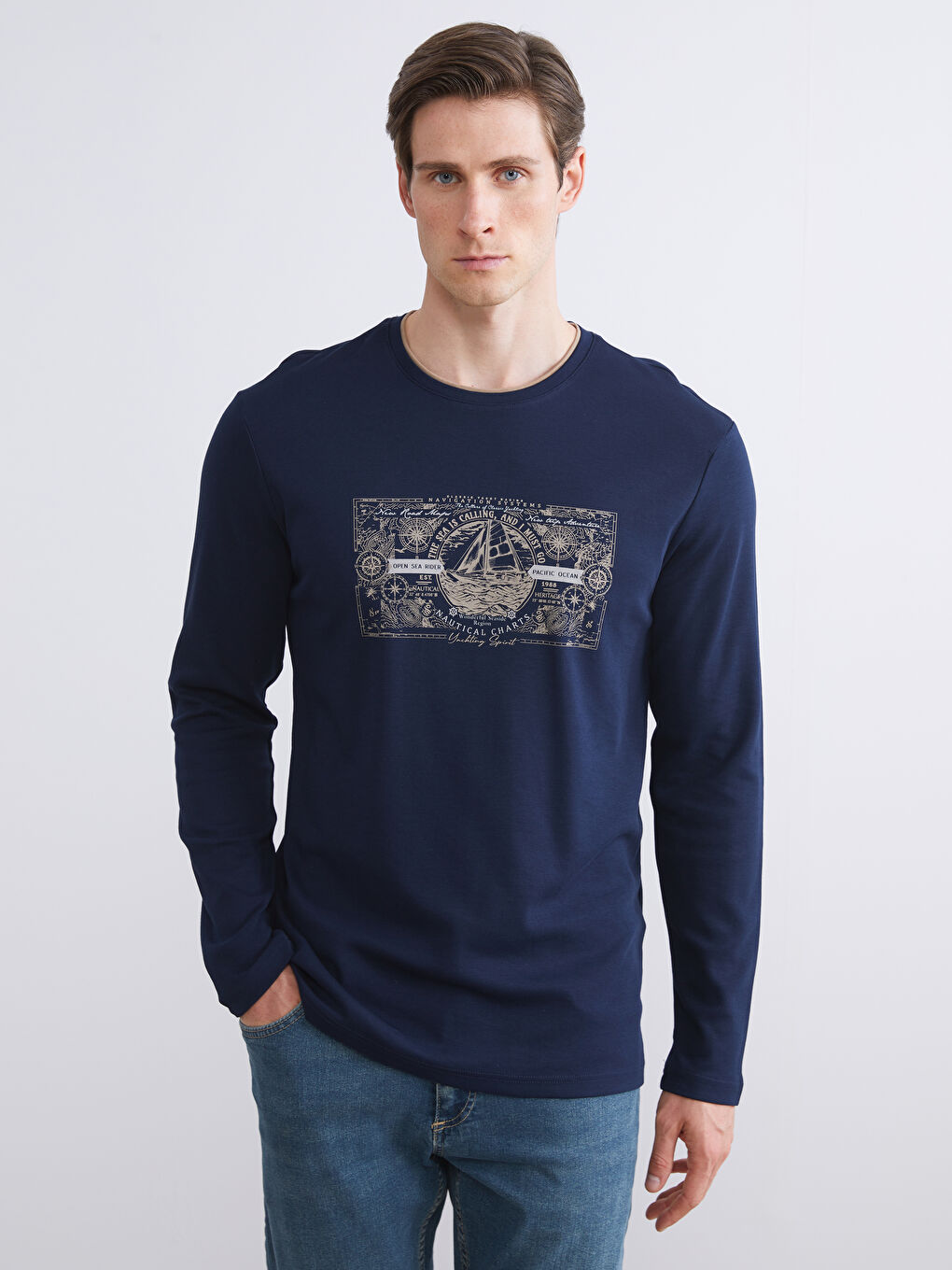 LCWAIKIKI Classic Crew Neck Long Sleeve Printed Men's Sweatshirt -W53314Z8-DWP