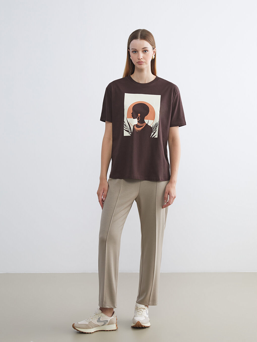 Kahverengi Bisiklet Yaka Baskılı Oversize Kadın Tişört-1