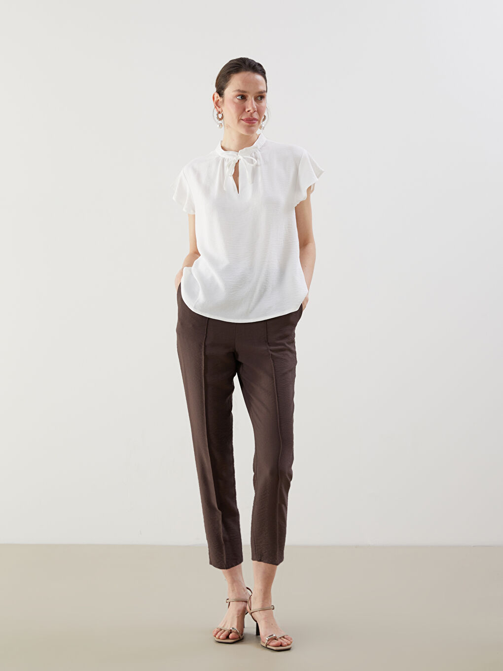 LCWAIKIKI Classic Elastic Waist Carrot Fit Women's Trousers -W53395Z8-JLD
