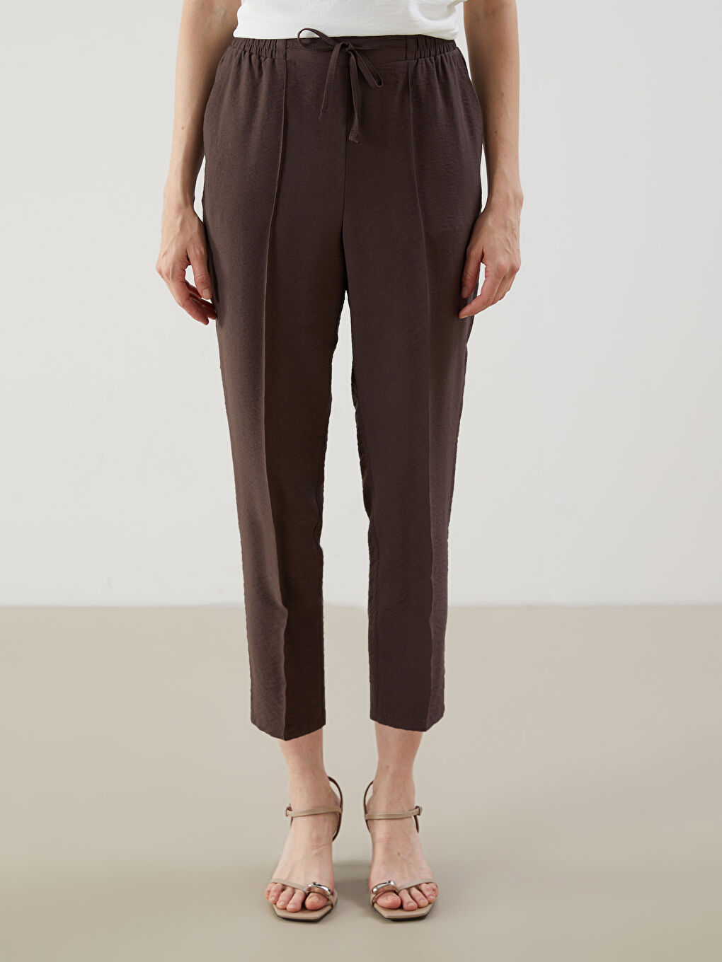 LCWAIKIKI Classic Elastic Waist Carrot Fit Women's Trousers -W53395Z8-JLD