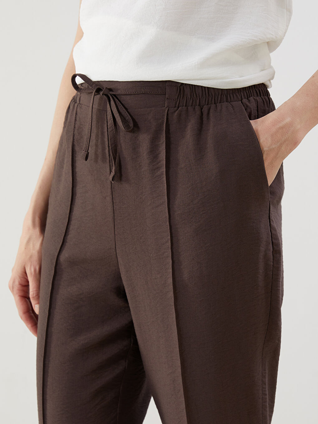 LCWAIKIKI Classic Elastic Waist Carrot Fit Women's Trousers -W53395Z8-JLD