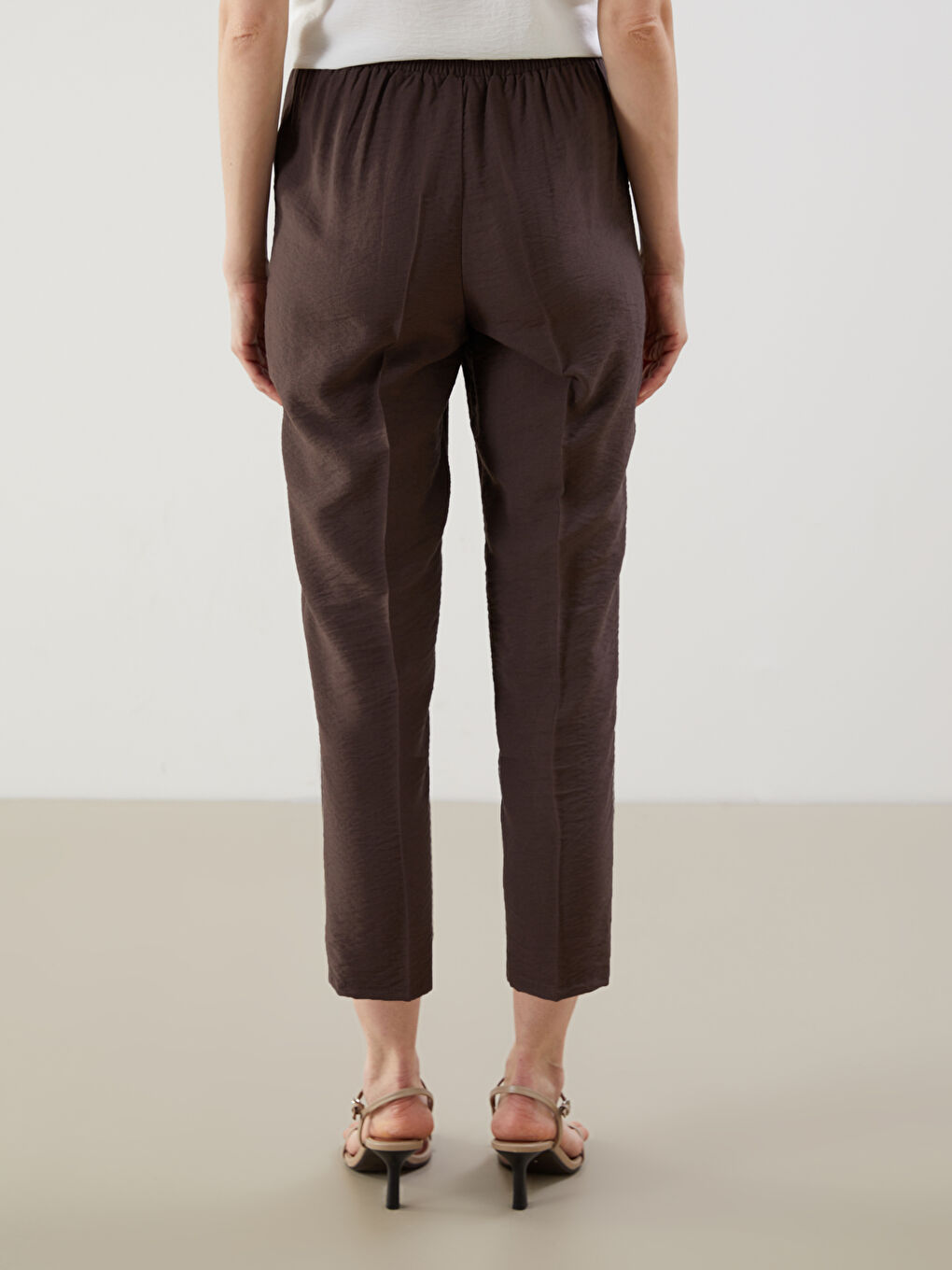 LCWAIKIKI Classic Elastic Waist Carrot Fit Women's Trousers -W53395Z8-JLD