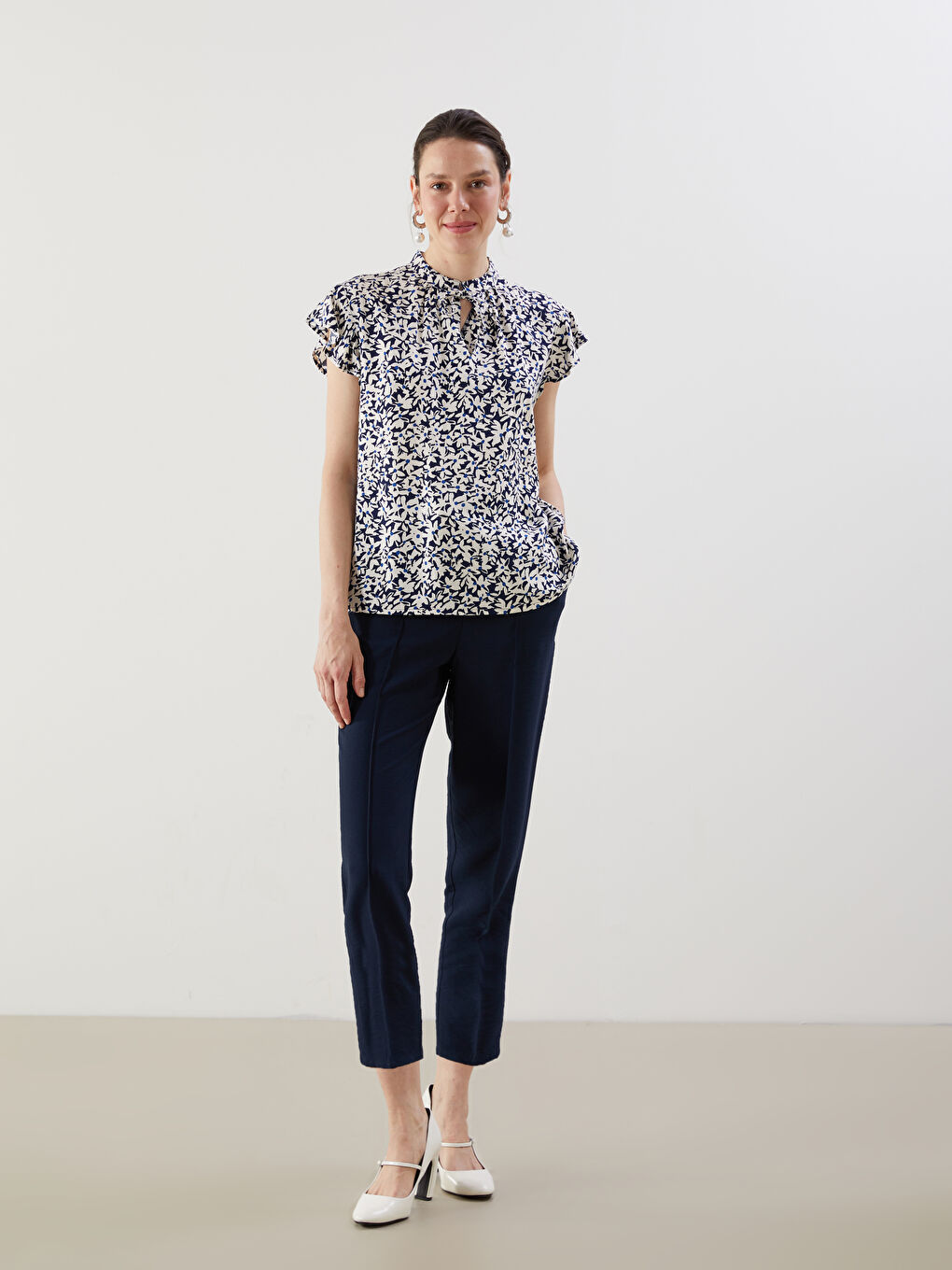 LCWAIKIKI Classic Elastic Waist Carrot Fit Women's Trousers -W53395Z8-YGH