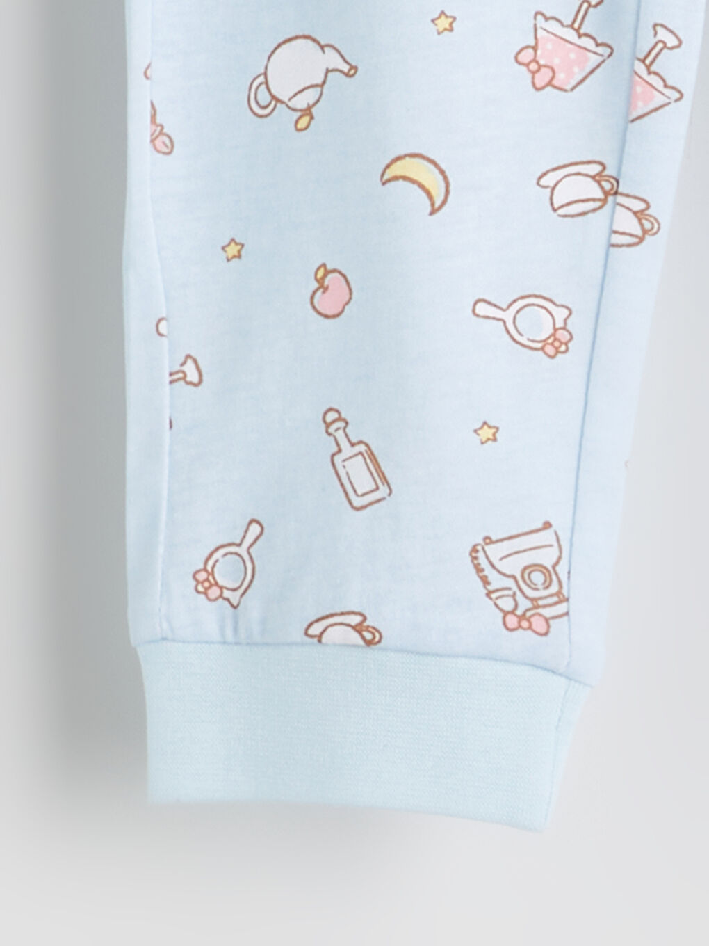 LCW Kids Hello Kitty štampani pidžama komplet za devojčice -W53426Z1-JH4