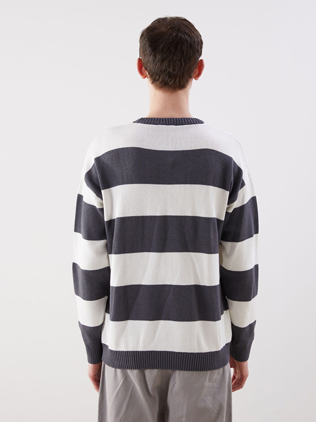 Crew Neck Striped Men's Sweater-3