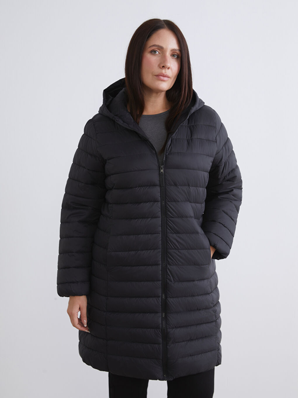 Siyah Kapüşonlu Kadın Şişme Mont-1