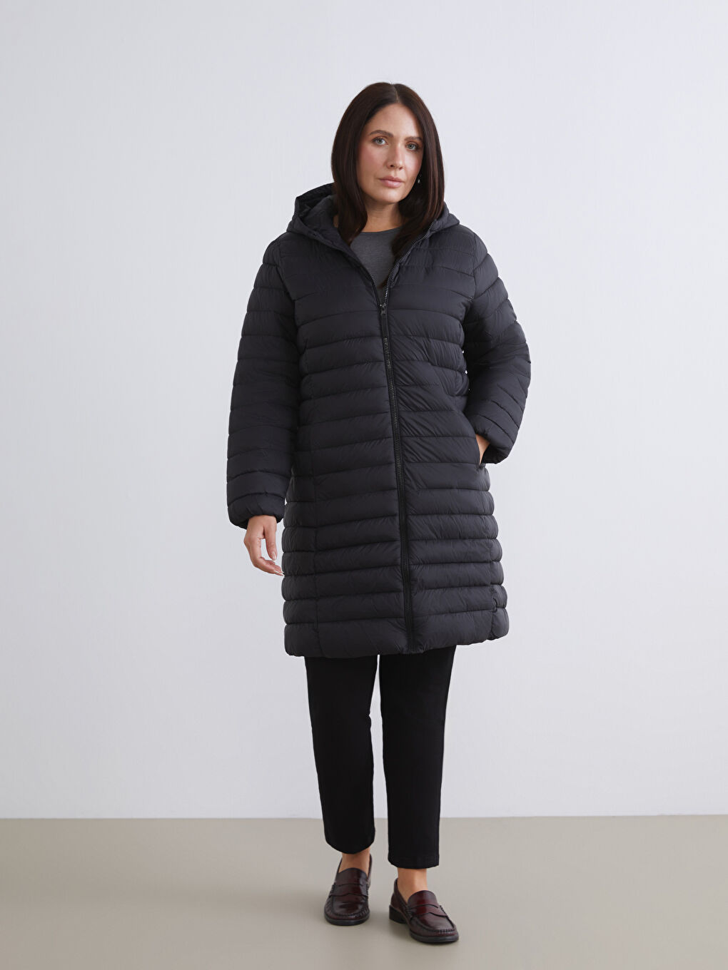 Siyah Kapüşonlu Kadın Şişme Mont-6