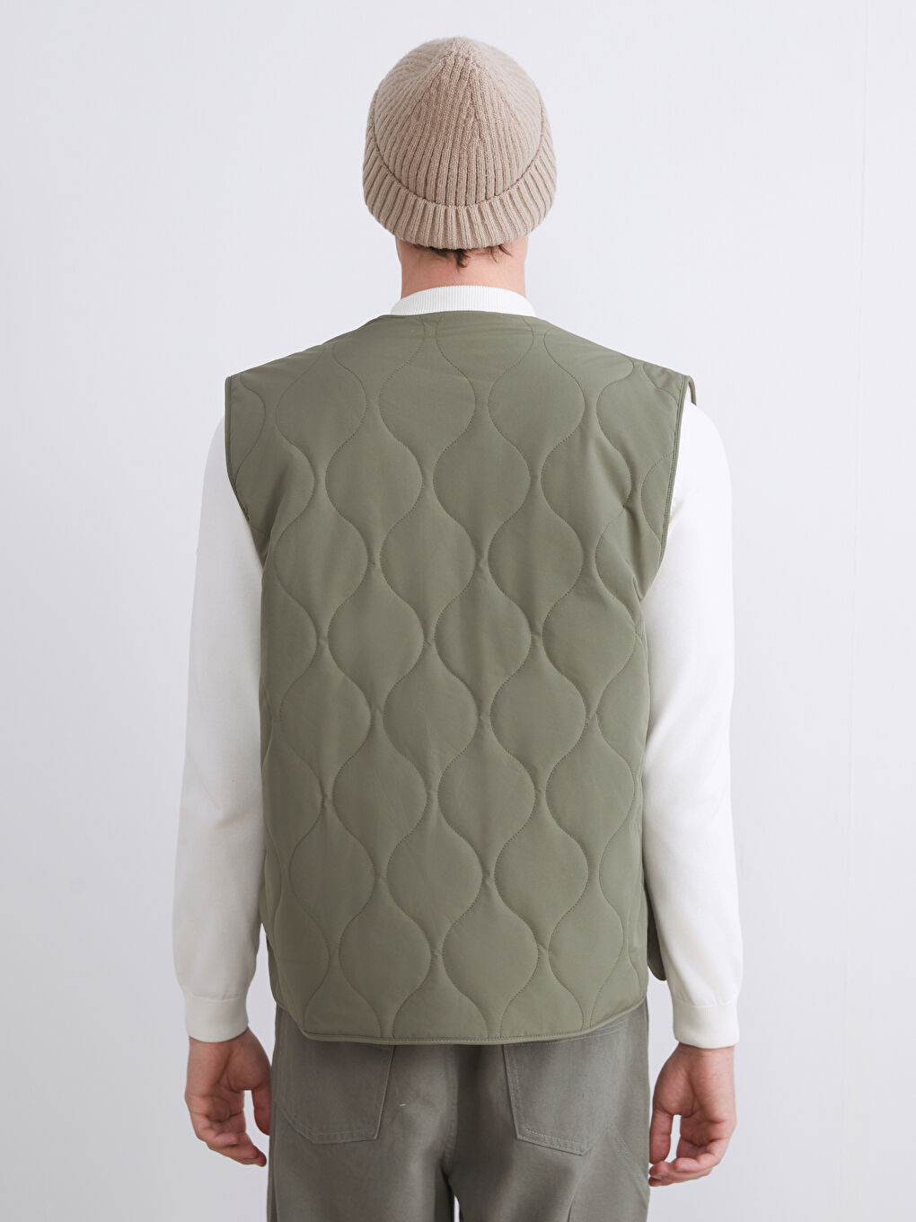 Standard Fit V Neck Men's Quilted Vest-4
