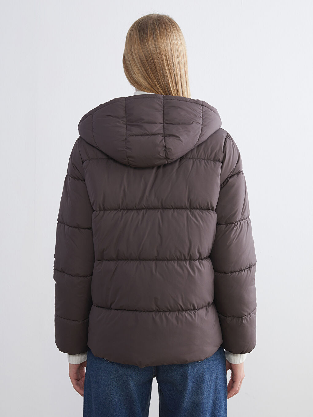 Kahverengi Kapüşonlu Kadın Şişme Mont-4