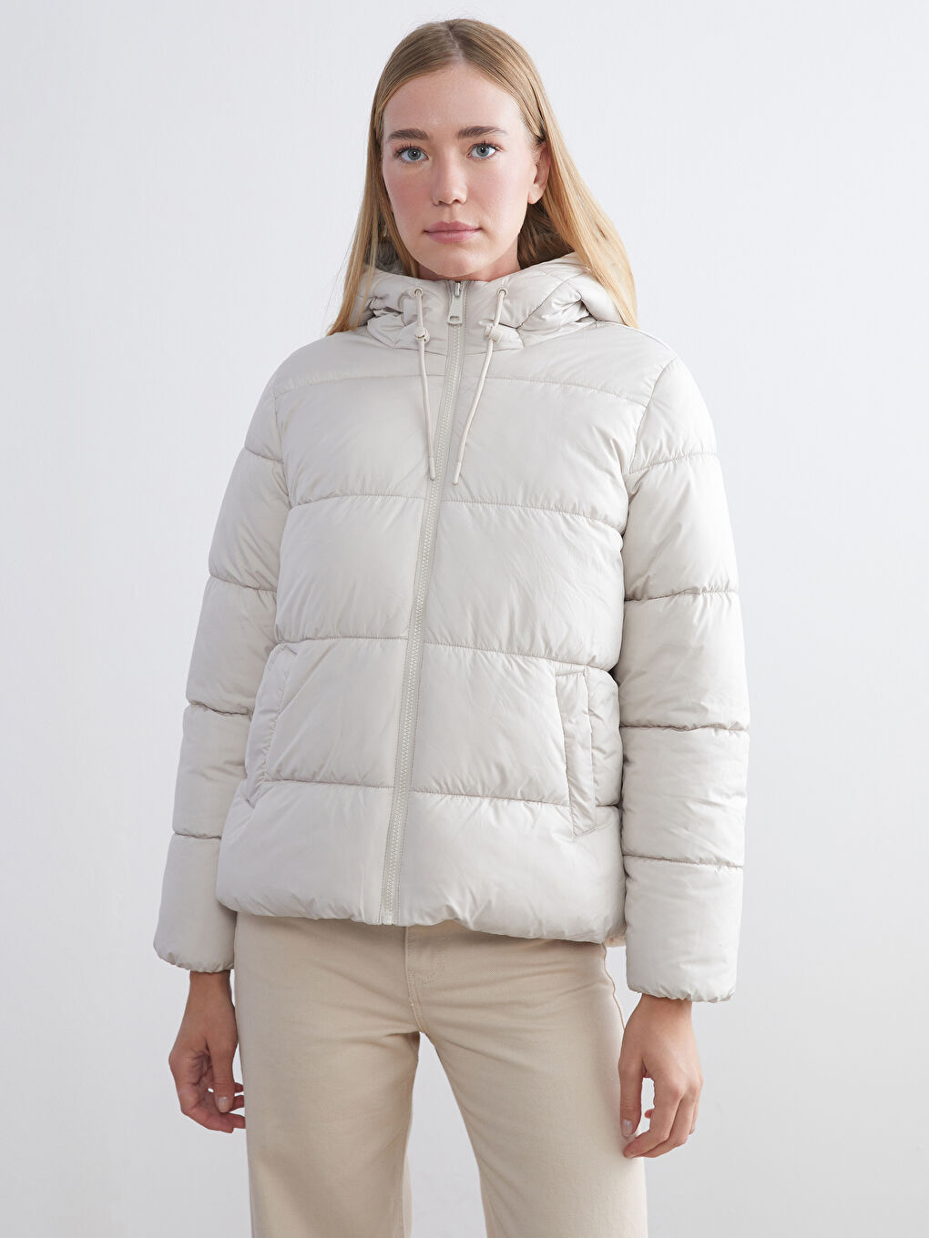 Ekru Kapüşonlu Kadın Şişme Mont-1