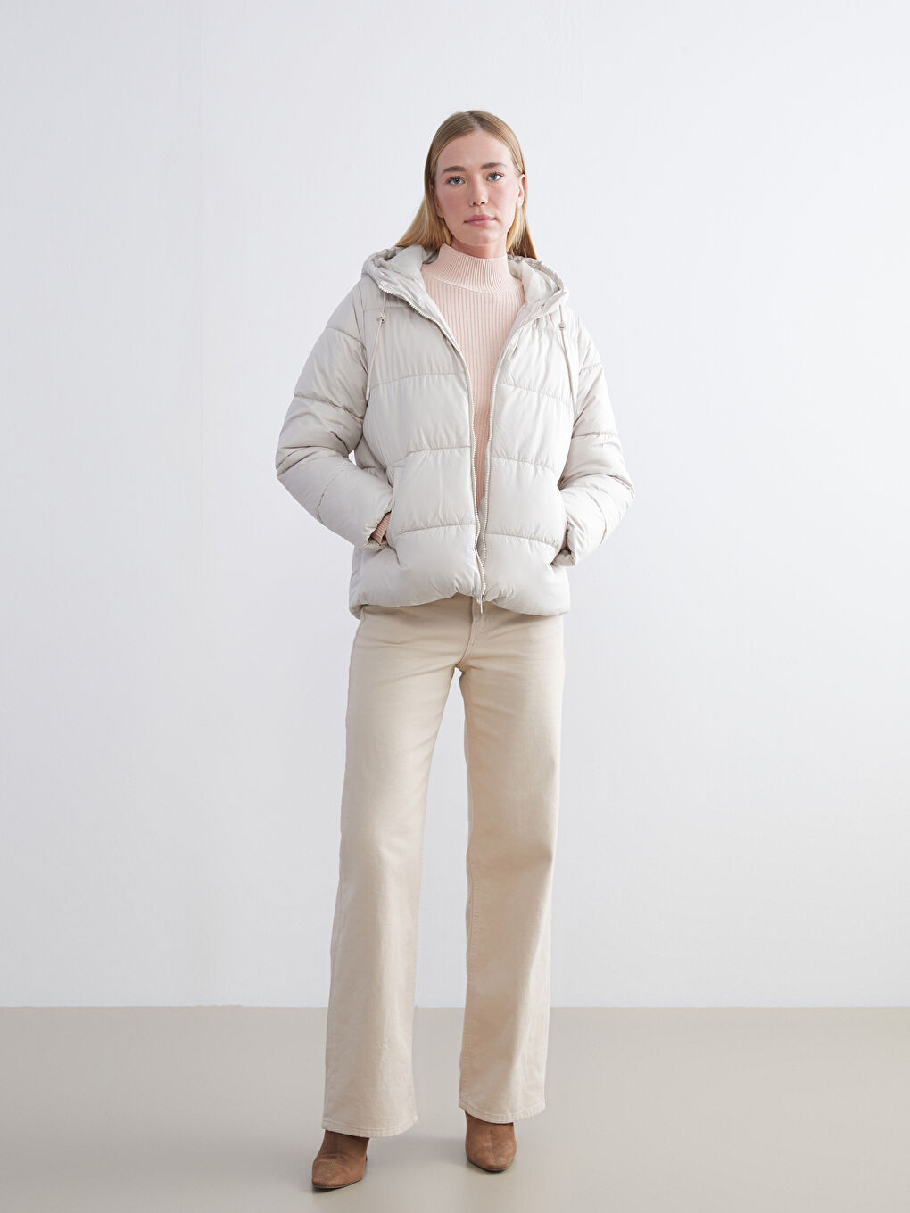 Ekru Kapüşonlu Kadın Şişme Mont-2