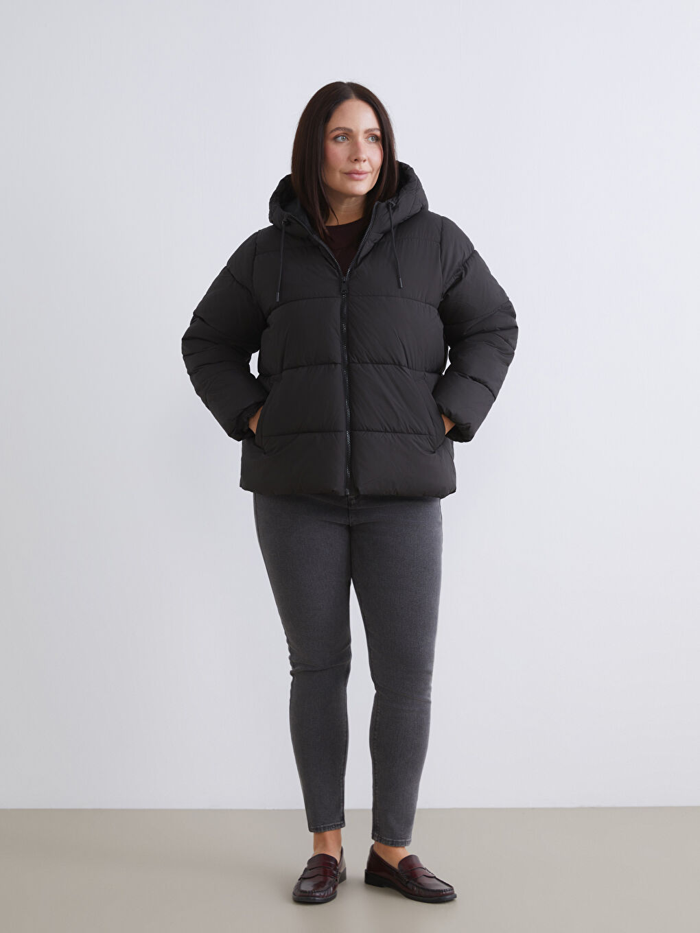 Siyah Kapüşonlu Kadın Şişme Mont-5