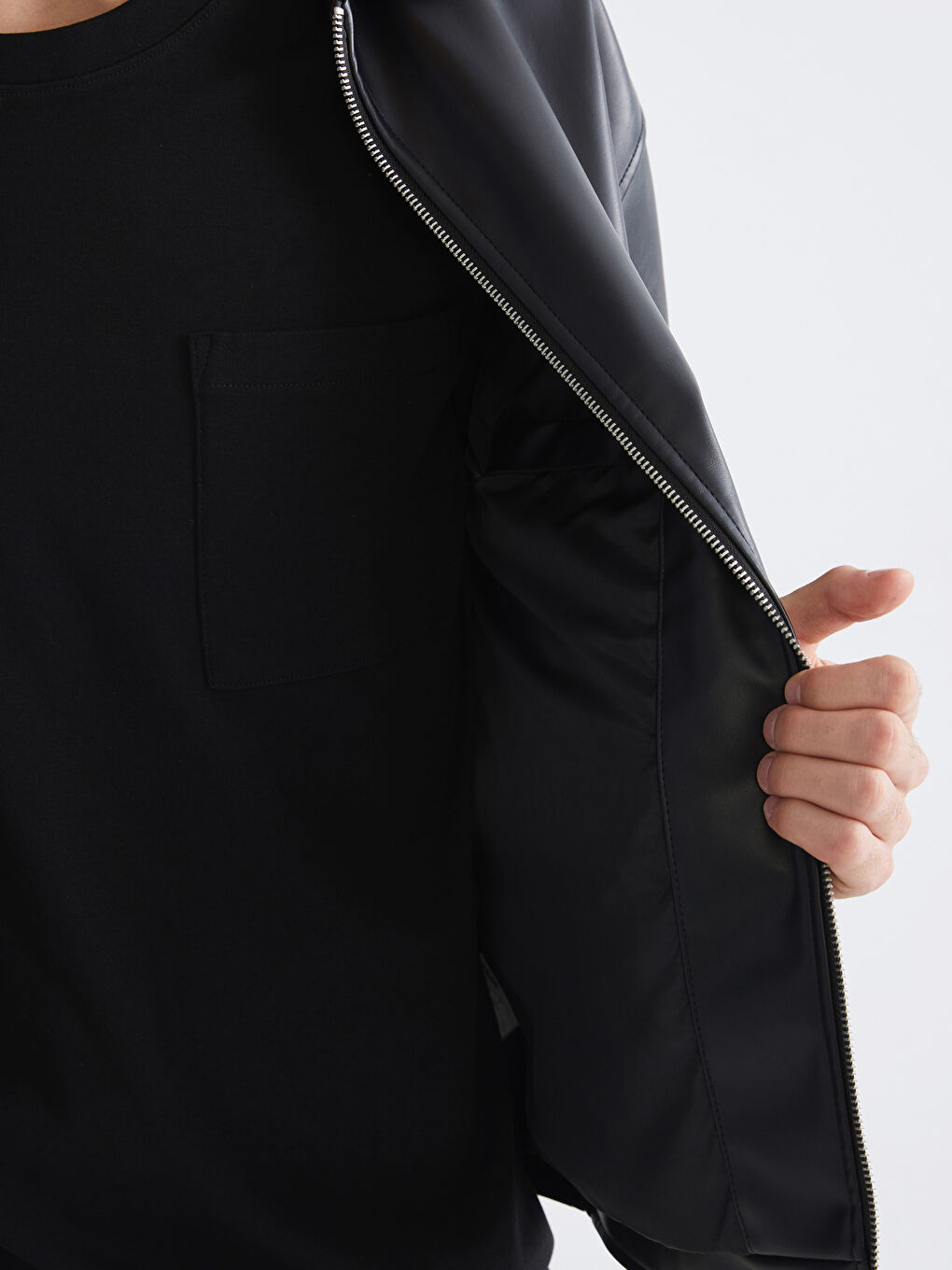 Siyah Rahat Kalıp Gömlek Yaka Erkek Deri Görünümlü Ceket-2