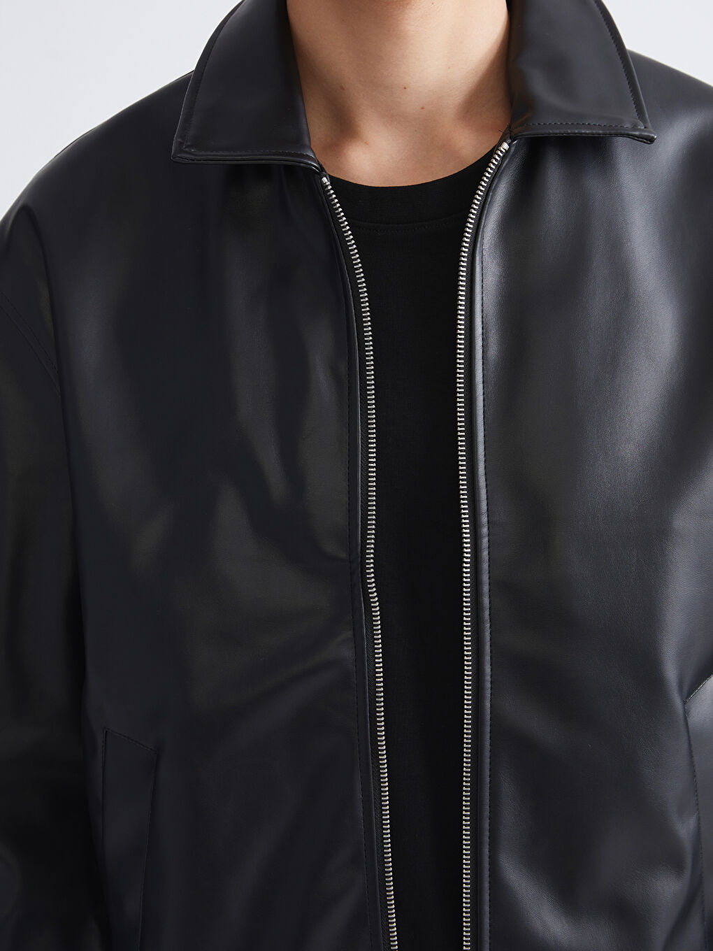 Siyah Rahat Kalıp Gömlek Yaka Erkek Deri Görünümlü Ceket-3