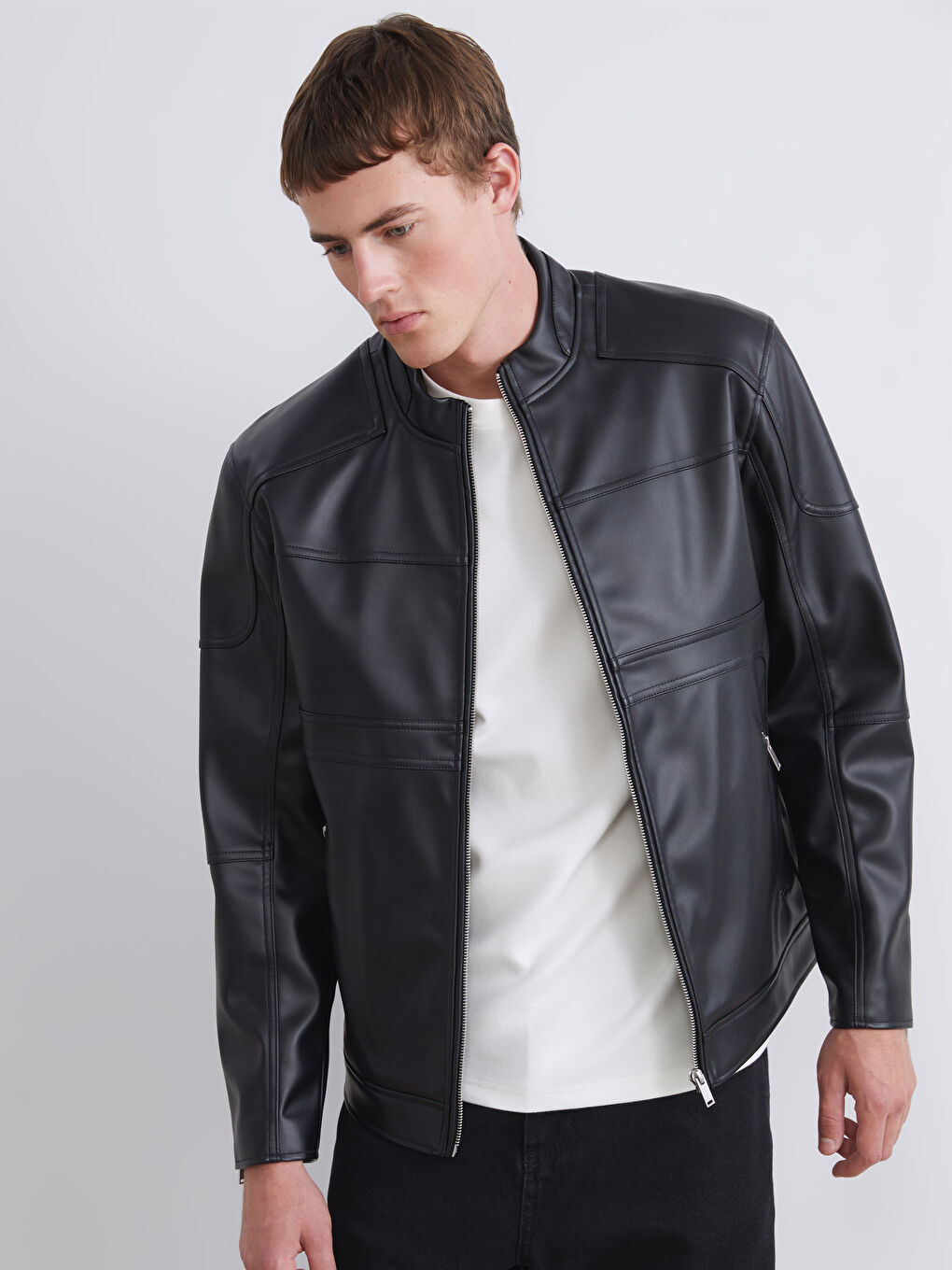 Siyah Standart Kalıp Dik Yaka Erkek Deri Görünümlü Ceket